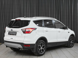 2017 Ford Kuga II Рестайлинг, белый, 1380000 рублей, вид 4