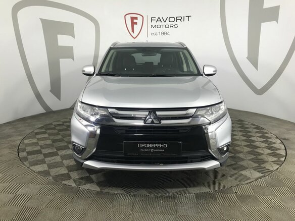 2016 Mitsubishi Outlander III Рестайлинг 2, серебристый - вид 1