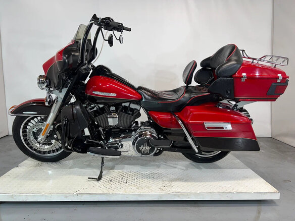 2010 Harley-Davidson Electra Glide, пурпурный, 1200000 рублей - вид 1