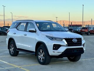 2023 Toyota Fortuner II Рестайлинг, белый, 5140000 рублей, вид 2