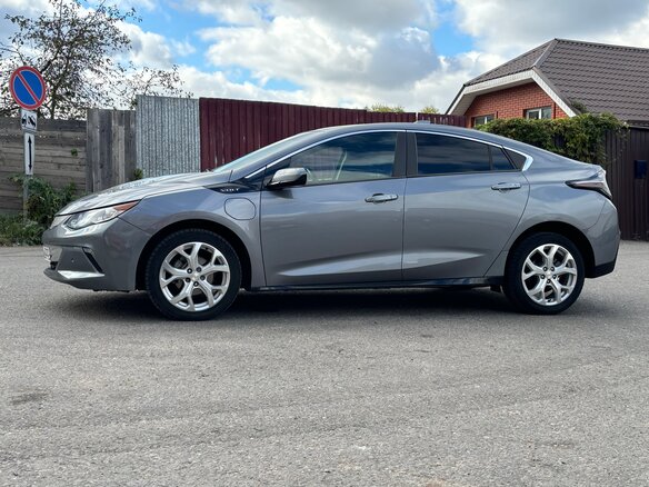 2018 Chevrolet Volt II, серый, 1650000 рублей - вид 2