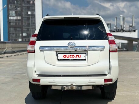 2017 Toyota Land Cruiser Prado 150 Series Рестайлинг 2, белый, 3938880 рублей, вид 4
