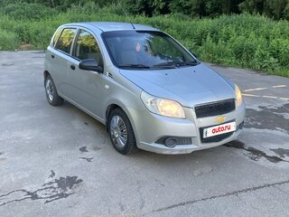 2009 Chevrolet Aveo I Рестайлинг, серебристый, 400000 рублей, вид 2