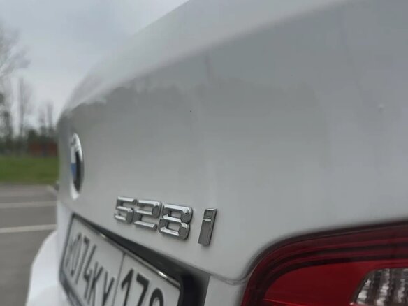 2013 BMW 5 серии 528i xDrive VI (F10/F11/F07) Рестайлинг, белый, 1790000 рублей - вид 14