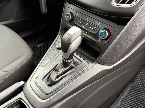2015 Ford Focus III Рестайлинг, белый - вид 25