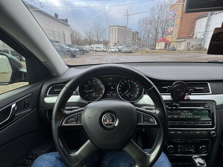 2013 Skoda Superb DSG II Рестайлинг, чёрный, 999000 рублей, вид 5