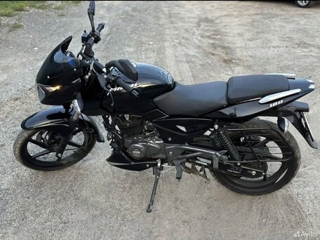 2021 Bajaj Pulsar 180, чёрный, 135000 рублей, вид 2