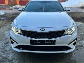 2019 Kia Optima IV Рестайлинг, белый, 2560000 рублей, вид 1