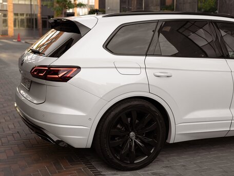 2019 Volkswagen Touareg III, белый, 6150000 рублей, вид 4