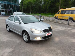 2013 Skoda Octavia II (A5) Рестайлинг, серебристый, 750000 рублей, вид 2