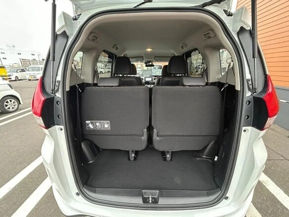 2023 Honda Freed II Рестайлинг, белый, 1450000 рублей - вид 17