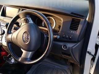 2010 Toyota ISis I Рестайлинг, белый, 1190000 рублей, вид 4