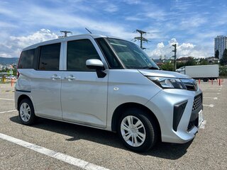 2022 Toyota Roomy I Рестайлинг, серебристый, 940000 рублей, вид 5