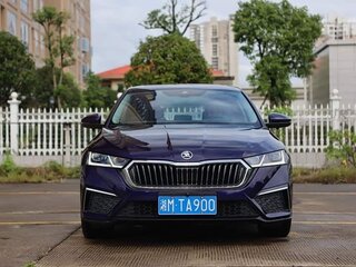 2022 Skoda Octavia IV (A8), фиолетовый, 2370000 рублей, вид 2