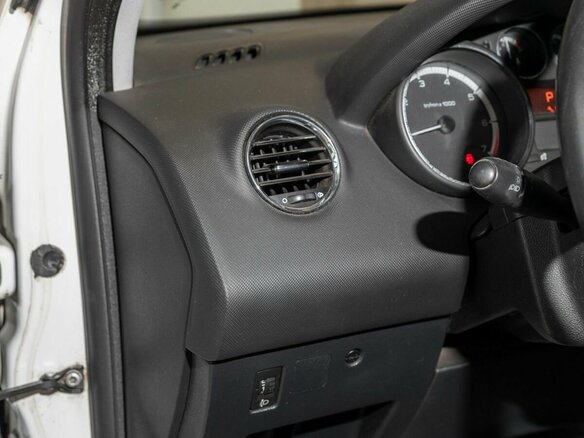 2011 Peugeot 308 I Рестайлинг, белый, 550000 рублей - вид 14