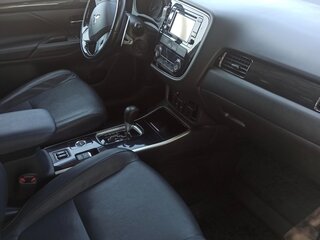 2017 Mitsubishi Outlander III Рестайлинг 2, серебристый, 2000000 рублей, вид 5