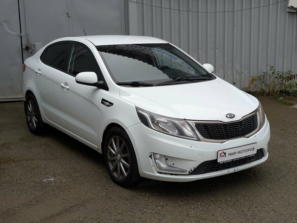 2014 Kia Rio 5-speed III, белый, 699000 рублей - вид 2