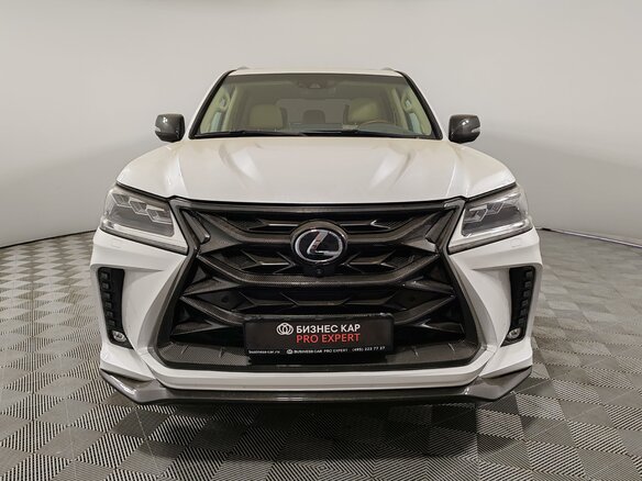 2017 Lexus LX 570 III Рестайлинг 2, белый, 8000000 рублей - вид 1