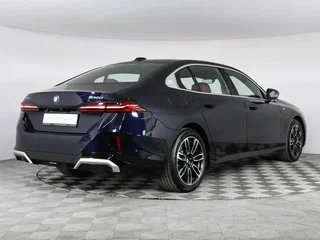 2025 BMW 5 серии Long 530Li xDrive VIII (G60/G61/G68), синий, 8069000 рублей, вид 3