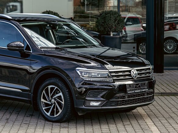 2019 Volkswagen Tiguan II, чёрный, 2655000 рублей - вид 8
