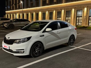 2015 Kia Rio III Рестайлинг, белый, 930000 рублей, вид 1