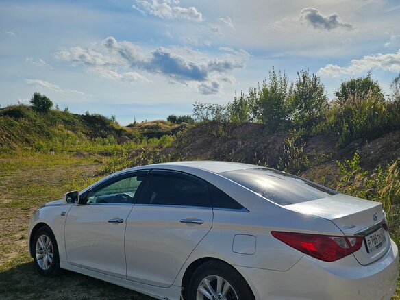 2011 Hyundai Sonata VI (YF), белый, 1000000 рублей - вид 2