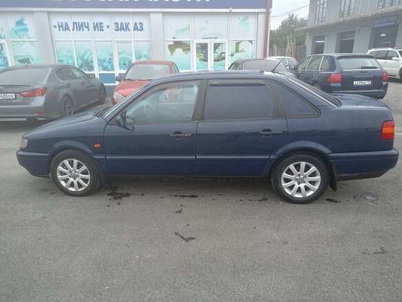 1994 Volkswagen Passat B4, синий, 320000 рублей - вид 5