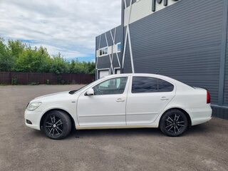 2011 Skoda Octavia II (A5) Рестайлинг, белый, 560000 рублей, вид 2