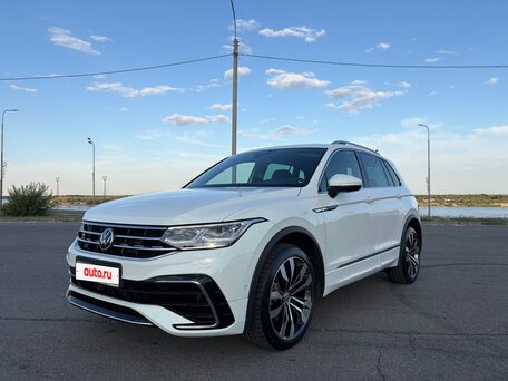 2021 Volkswagen Tiguan II Рестайлинг, белый, 3930000 рублей, вид 1