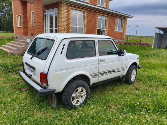 2014 Lada (ВАЗ) 2121 (4x4) I Рестайлинг, белый, 490000 рублей - вид 4
