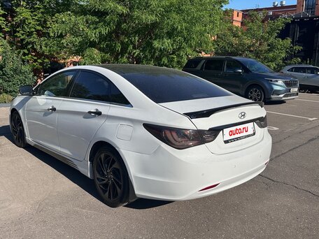2011 Hyundai Sonata VI (YF), белый, 900000 рублей, вид 3