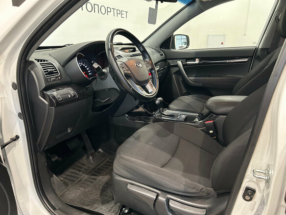 2018 Kia Sorento II Рестайлинг, белый - вид 12