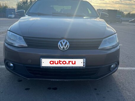 2011 Volkswagen Jetta VI, коричневый, 620000 рублей, вид 3