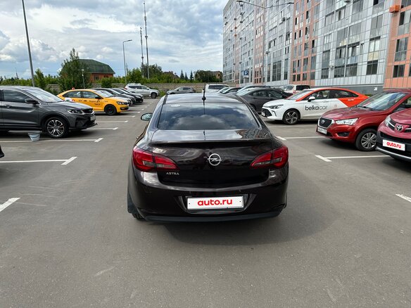2013 Opel Astra J Рестайлинг, коричневый, 690000 рублей - вид 1