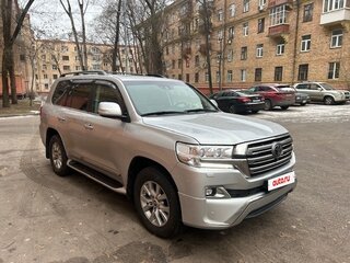 2017 Toyota Land Cruiser 200 Series Рестайлинг 2, серебристый, 5800000 рублей, вид 1