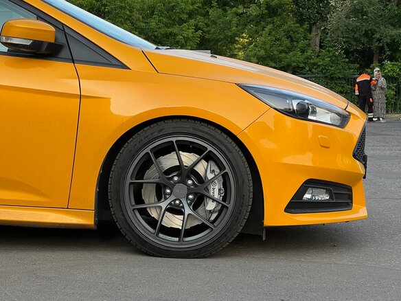 2012 Ford Focus ST III, оранжевый, 3000000 рублей - вид 3