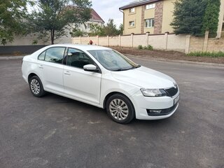 2019 Skoda Rapid I Рестайлинг, белый, 900000 рублей, вид 3