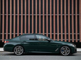 2020 BMW 5 серии M550i xDrive VII (G30/G31/G38) Рестайлинг, зелёный, 11500000 рублей, вид 4