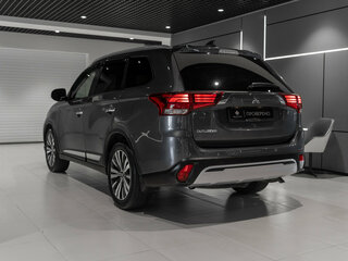 2021 Mitsubishi Outlander III Рестайлинг 3, серый, 3060000 рублей, вид 4