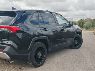 2022 Toyota RAV4 V (XA50), чёрный, 3300000 рублей, вид 4