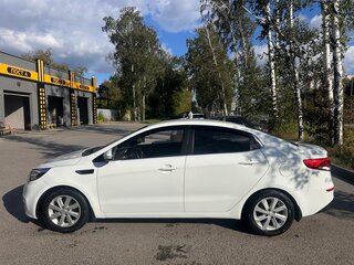 2016 Kia Rio III Рестайлинг, белый, 950000 рублей, вид 5