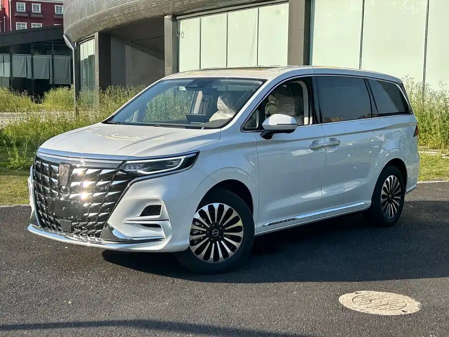 Открыть фотографии: Roewe iMAX8 I Рестайлинг
