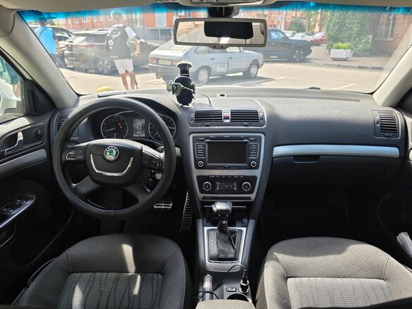2013 Skoda Octavia II (A5) Рестайлинг, белый, 650000 рублей - вид 7
