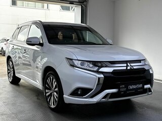 2022 Mitsubishi Outlander III Рестайлинг 3, белый, 2510000 рублей, вид 3