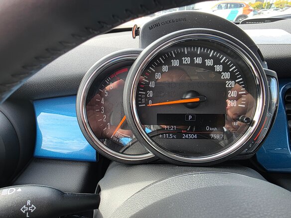 2022 Mini Hatch Cooper III (F55/F56) Рестайлинг 2, синий, 3000000 рублей - вид 13
