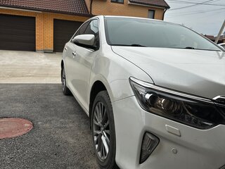 2017 Toyota Camry VII (XV50) Рестайлинг 2, белый, 1850000 рублей, вид 4