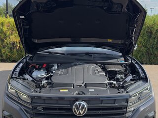 2022 Volkswagen Touareg III, чёрный, 7800000 рублей, вид 3