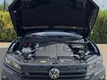 2022 Volkswagen Touareg III, чёрный, 7800000 рублей - вид 2