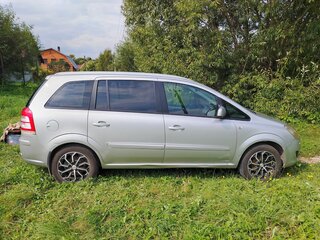 2013 Opel Zafira B Рестайлинг, серебристый, 710000 рублей, вид 4