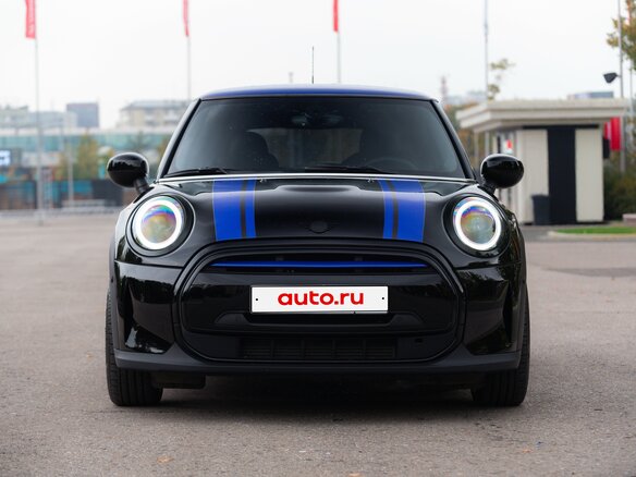 2021 Mini Hatch Cooper III (F55/F56) Рестайлинг 2, чёрный, 3790000 рублей - вид 13